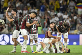 Fluminense busca vitória em Curitiba e mira vaga no G-4