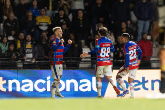 Fortaleza derrota Criciúma fora e encosta no G-2 da Série B