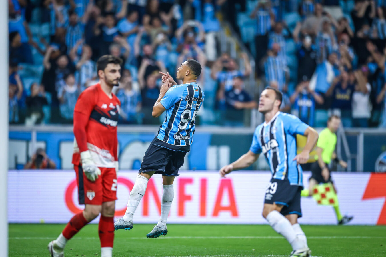 Grêmio busca reação contra São Paulo na Arena com retrospecto favorável