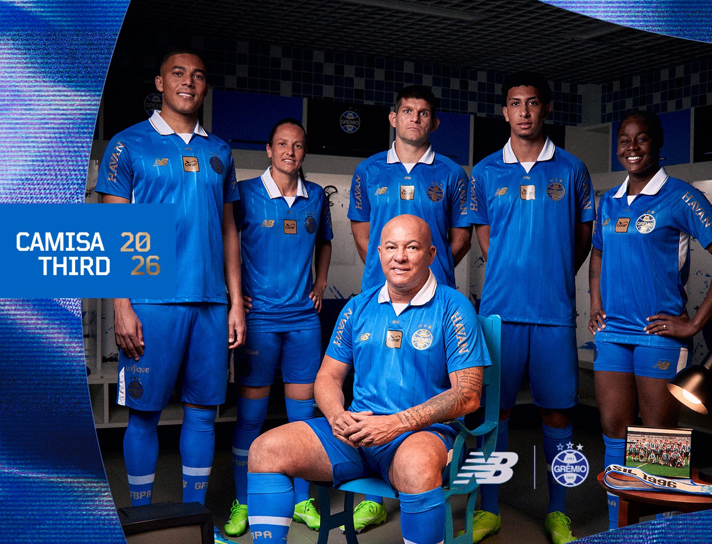 Grêmio lança terceira camisa retrô pelos 30 anos da tríplice coroa