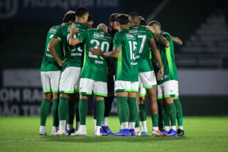Guarani dispensa elenco e comissão após eliminação; salários não citados