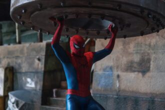 Internautas tentam rotina de treino de Tom Holland e vídeo viraliza
