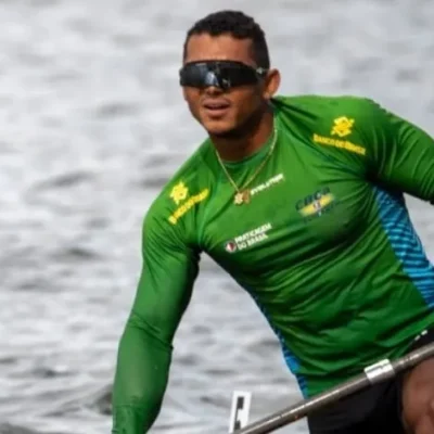 Isaquias Queiroz domina C1 500m e conquista ouro no Mundial