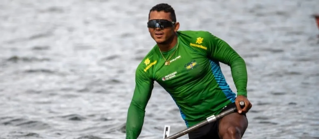 Isaquias Queiroz domina C1 500m e conquista ouro no Mundial