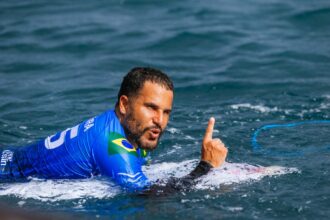 Italo Ferreira lidera ranking da WSL após Teahupoo, mas pede cautela