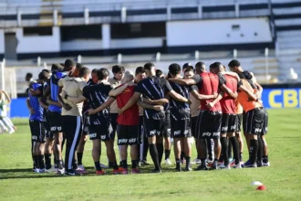 Jogadores da Ponte Preta suspendem treinos por salários atrasados