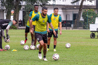 Leonan leva terceiro amarelo e desfalca Figueirense diante do Caxias