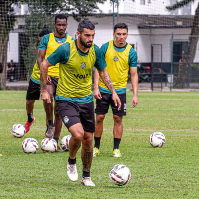 Leonan leva terceiro amarelo e desfalca Figueirense diante do Caxias
