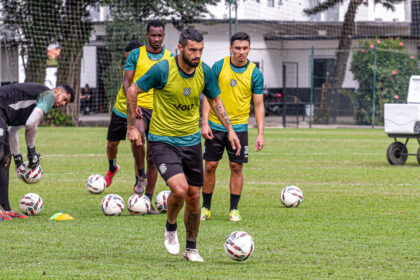 Leonan leva terceiro amarelo e desfalca Figueirense diante do Caxias