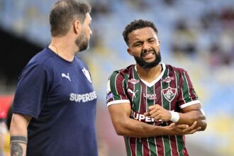 Luxação no ombro tira Samuel Xavier dos próximos jogos do Fluminense