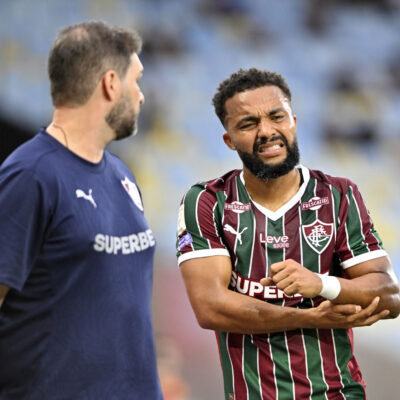 Luxação no ombro tira Samuel Xavier dos próximos jogos do Fluminense