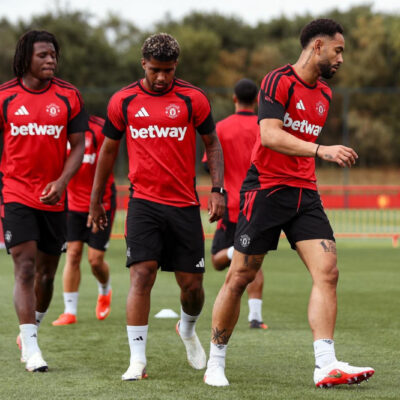 Manchester United estreia contra Hull: onde assistir e escalações