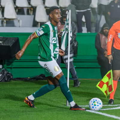 Meia da Chapecoense, Max Alves, recebe alta após cirurgia em Curitiba