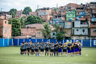 Nacional-AM abre treino para torcida antes das quartas contra o ABC