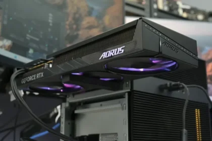 NAS vira PC gamer com RTX 5060; FPS salta 828% em Hitman 3