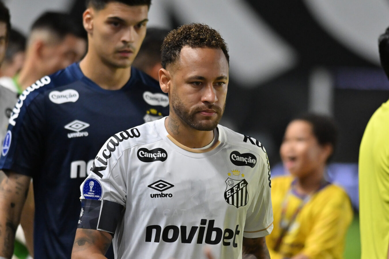 Neymar evita confirmar jogo no gramado sintético contra o Palmeiras