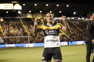Otero pode desfalcar Criciúma contra Athletic por desconforto no joelho
