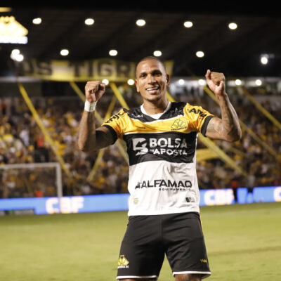 Otero pode desfalcar Criciúma contra Athletic por desconforto no joelho