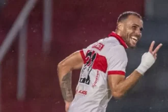 Pedro Castro aposta no acesso e elogia adaptação como primeiro volante