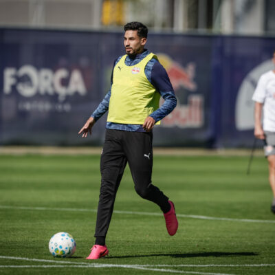 Pedro Henrique assume vaga de titular no Bragantino contra Corinthians