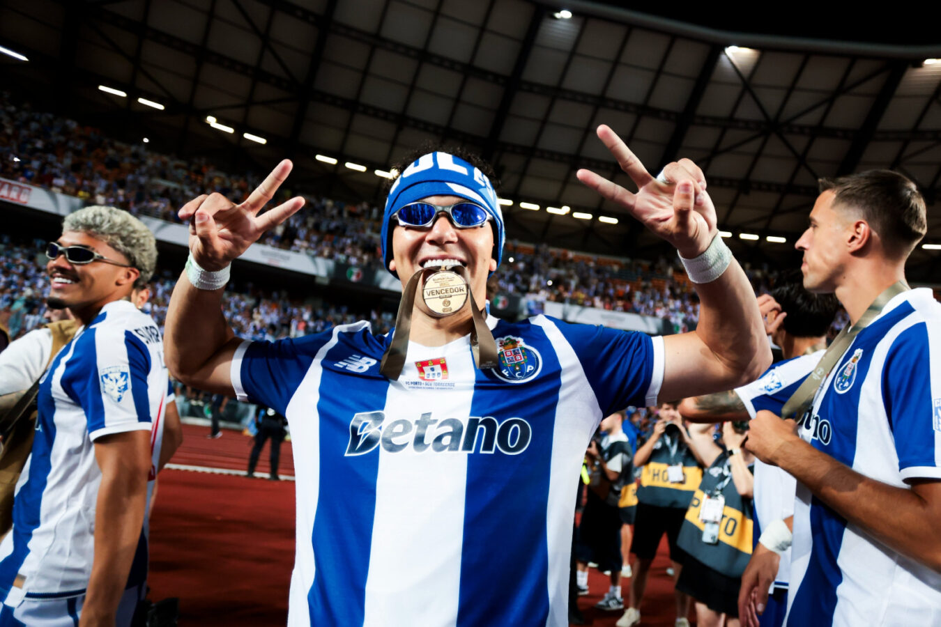 Pepê chega ao 9º título no Porto após assistência decisiva