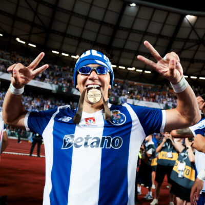 Pepê chega ao 9º título no Porto após assistência decisiva