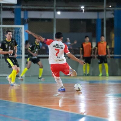 Quinari bate Palmeiras-AC por 7 a 5 e assume a liderança