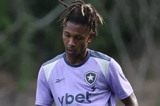 Santa Clara contrata zagueiro Ythallo e confirma saída do Botafogo