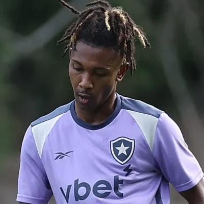 Santa Clara contrata zagueiro Ythallo e confirma saída do Botafogo