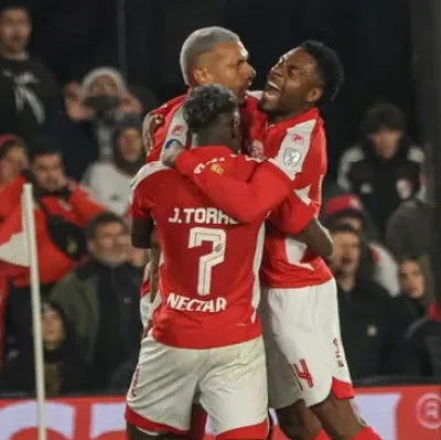 Santa Fe derruba River Plate nos pênaltis e chega às quartas da Sul-Americana