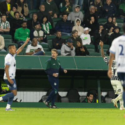 Seabra aponta Daronco e critica critérios da arbitragem após vitória