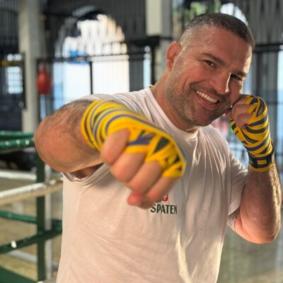 Shogun parte para estreia no boxe contra Glover e revela paixão pela cozinha