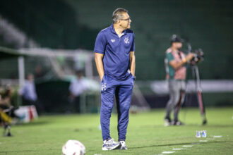 Sob pressão, Guarani demite técnico Elio Sizenando antes da rodada final