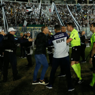 STJD denuncia Vasco e cinco por tumulto com arbitragem na Copa do Brasil