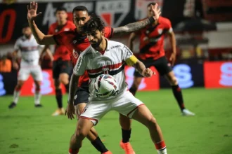 Tencati aponta falhas táticas e culpa gol cedo pela derrota do Botafogo-SP