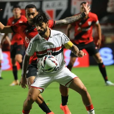 Tencati aponta falhas táticas e culpa gol cedo pela derrota do Botafogo-SP