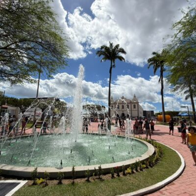 Tobias Barreto entrega Praça da Matriz revitalizada em homenagem a Padre Souza