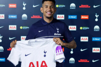 Tottenham contrata Savinho por cerca de €100 milhões