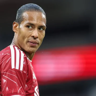 Van Dijk pressiona Liverpool a segurar Gakpo diante de investida do City