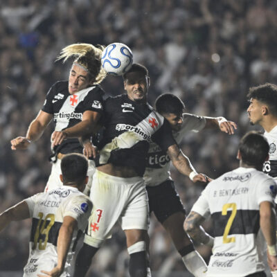 Vasco cria 21 chances, sai zerado e pressiona por reforços