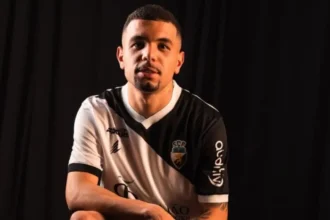 Vitinho reforça o Farense após estreia vitoriosa na II Liga
