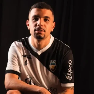 Vitinho reforça o Farense após estreia vitoriosa na II Liga