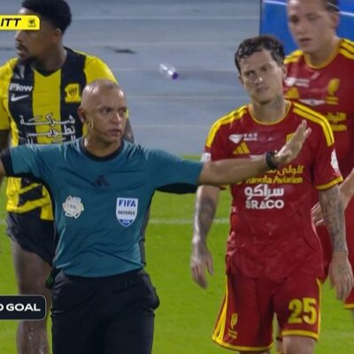Wilton Sampaio volta a apitar na Arábia e anula gol com VAR
