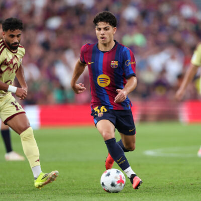 Xavi Espart sobe ao time principal do Barça e recebe a camisa 12