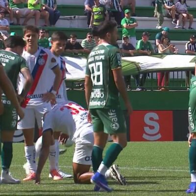 Zagueiro David Duarte passa mal e paralisa jogo Chapecoense x Bahia