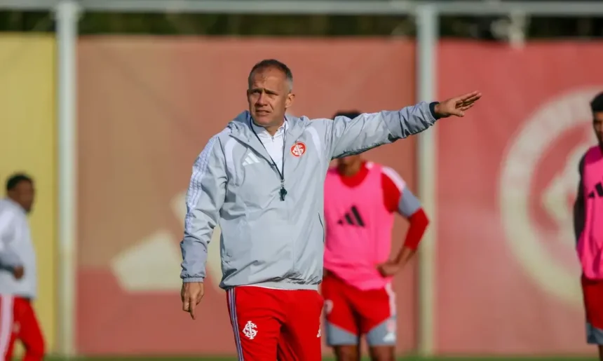 Internacional contrata técnico Eduardo Baptista até o fim da temporada