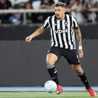 Acerte os 25 clubes que Tiquinho Soares já marcou pelo Botafogo