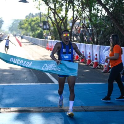André Sales pulveriza recorde dos 5 km e vence prova de abertura