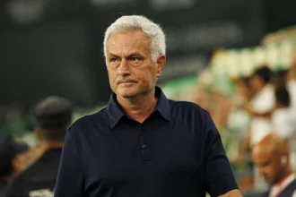 Asencio rejeita ofertas e garante nova chance com Mourinho