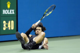 Ben Shelton vence Alcaraz em 4h28, decide no super tie-break